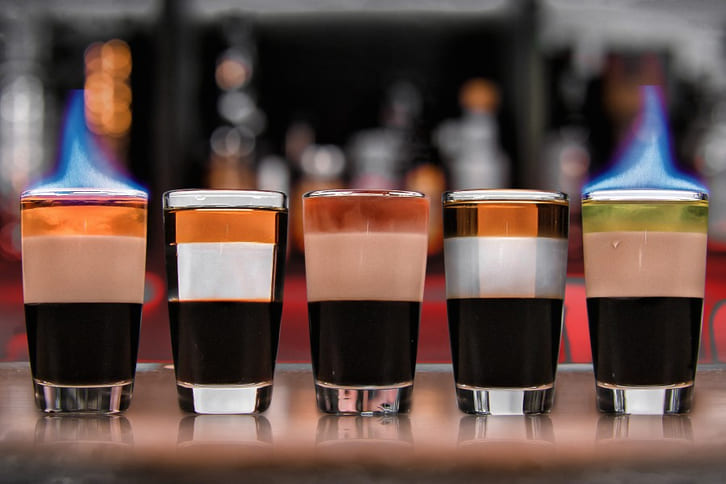 Cách uống cocktail B52