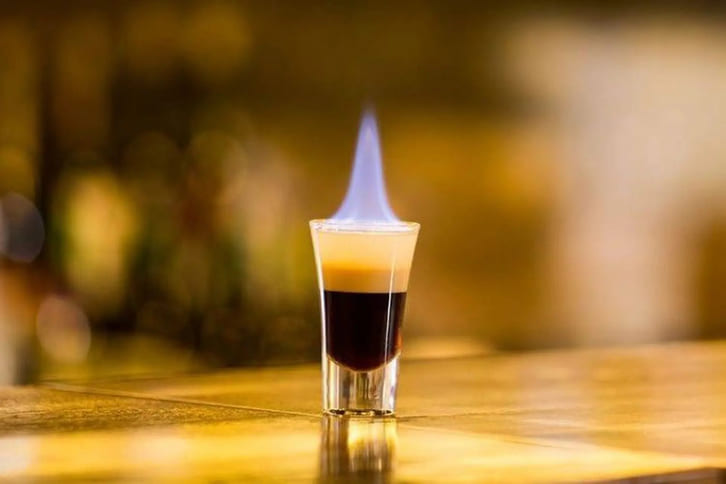Cocktail B52 là gì